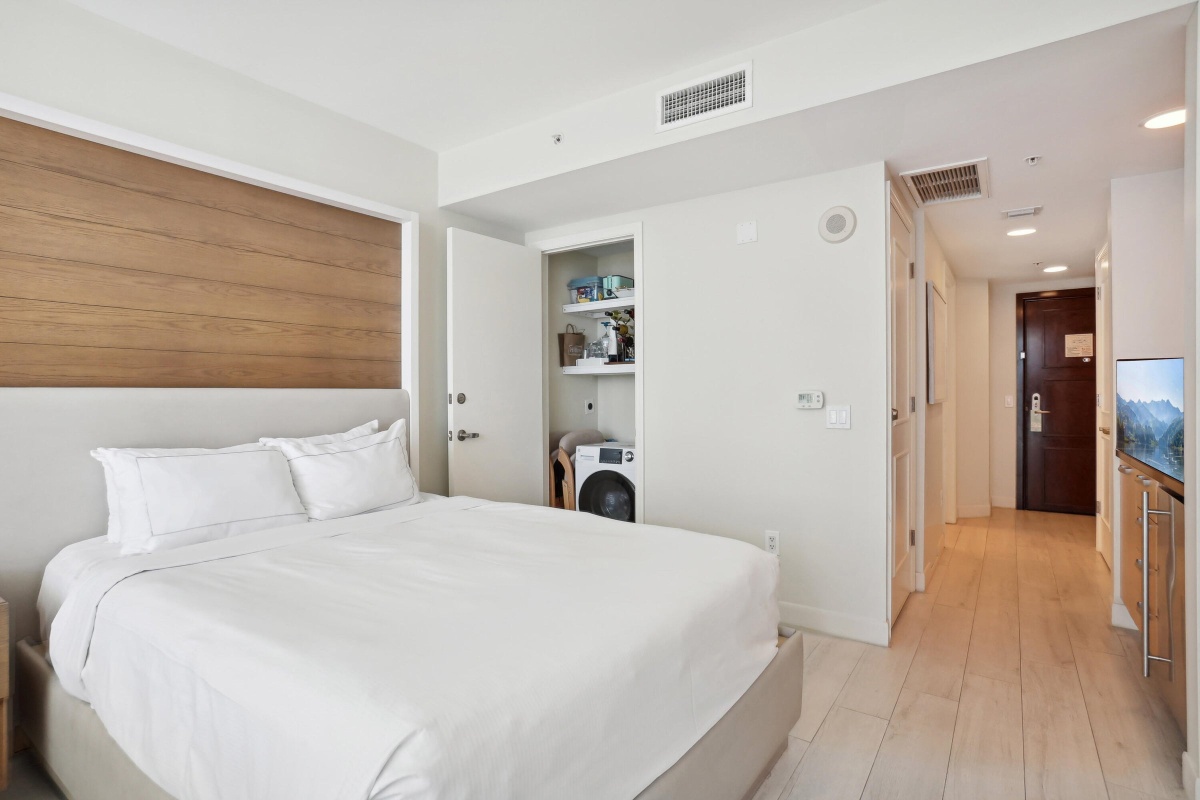 505 N Fort Lauderdale Beach Blvd, Fort Lauderdale, Florida 33304, 1 Bedroom Bedrooms, ,1 BathroomBathrooms,Apartment,For Sale,The Q Club ,N Fort Lauderdale Beach Blvd,12,1004