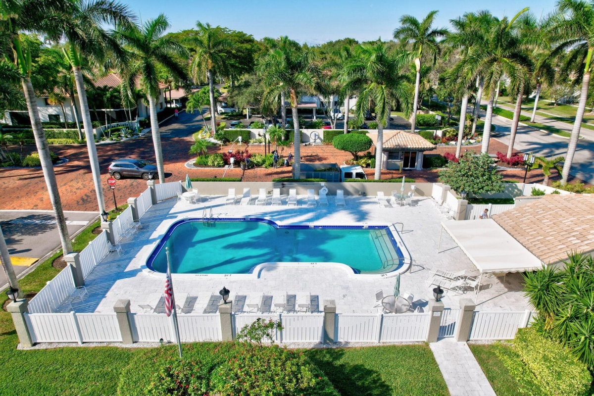 100 Pelican Pointe Drive, Delray Beach, Florida 33483, 2 Bedrooms Bedrooms, ,2 BathroomsBathrooms,Apartment,For Sale,Pelican Pointe ,Pelican Pointe Drive,1,1007