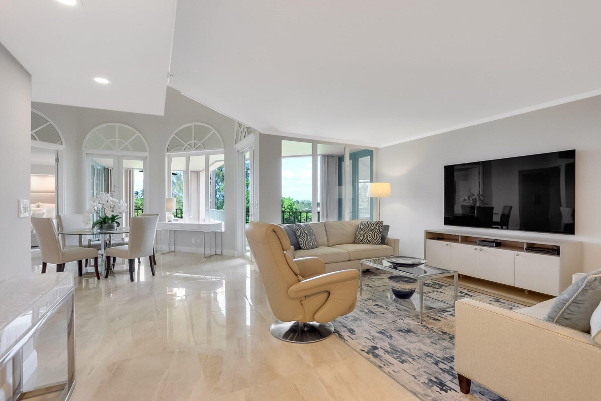 100 SE 5th Avenue, Penthouse 2, Boca Raton, Florida 33432, 2 Bedrooms Bedrooms, ,2 BathroomsBathrooms,Apartment,For Sale,Mizner Court,SE 5th Avenue, Penthouse 2,5,1008