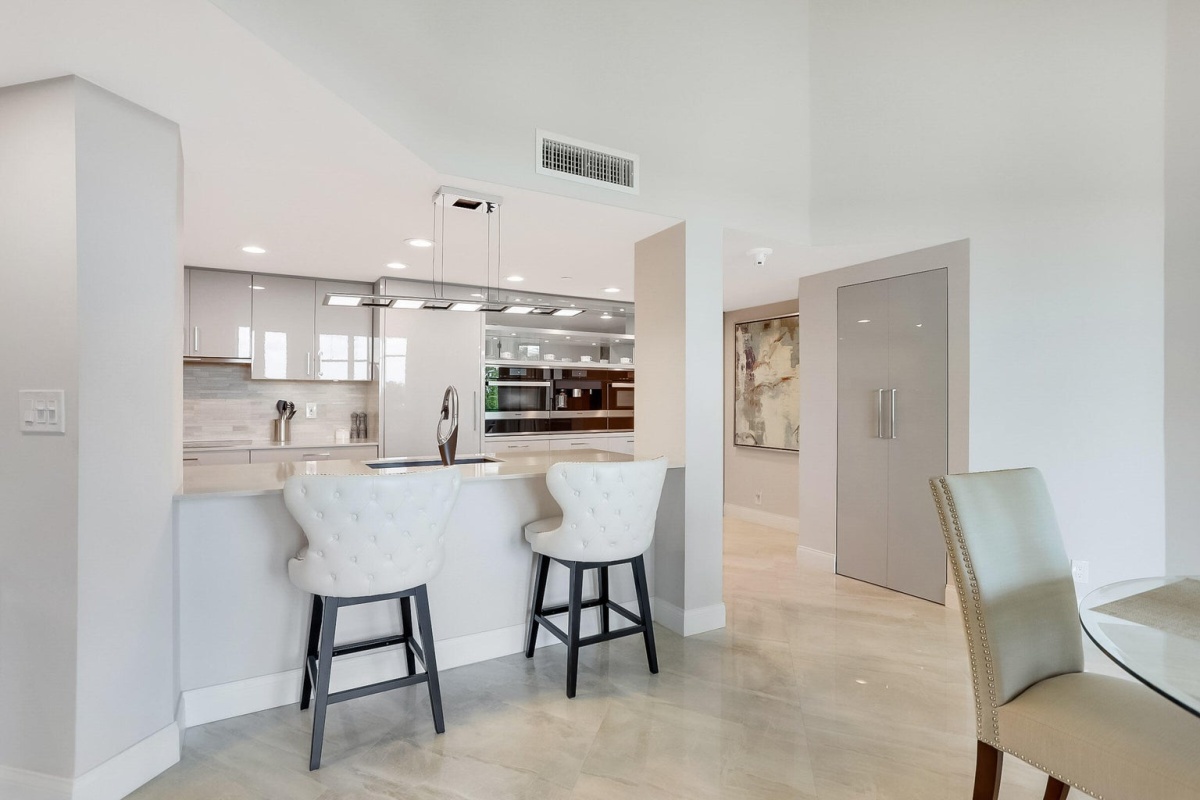 100 SE 5th Avenue, Penthouse 2, Boca Raton, Florida 33432, 2 Bedrooms Bedrooms, ,2 BathroomsBathrooms,Apartment,For Sale,Mizner Court,SE 5th Avenue, Penthouse 2,5,1008