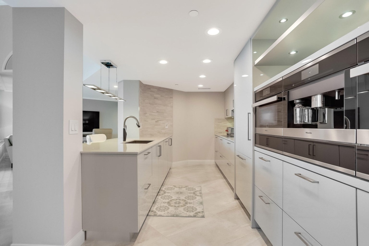 100 SE 5th Avenue, Penthouse 2, Boca Raton, Florida 33432, 2 Bedrooms Bedrooms, ,2 BathroomsBathrooms,Apartment,For Sale,Mizner Court,SE 5th Avenue, Penthouse 2,5,1008