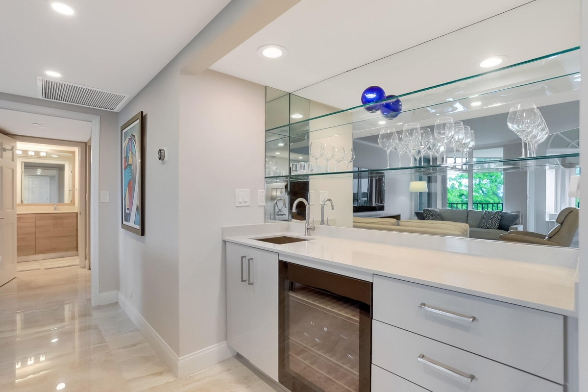 100 SE 5th Avenue, Penthouse 2, Boca Raton, Florida 33432, 2 Bedrooms Bedrooms, ,2 BathroomsBathrooms,Apartment,For Sale,Mizner Court,SE 5th Avenue, Penthouse 2,5,1008