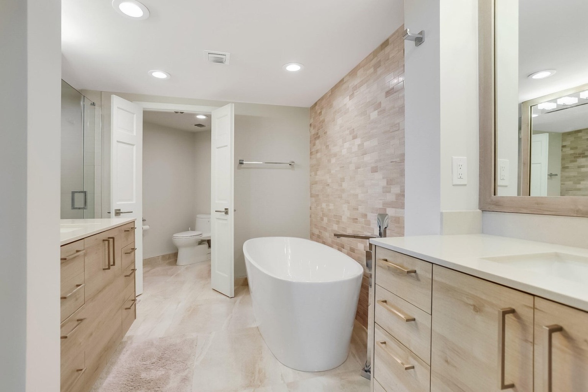 100 SE 5th Avenue, Penthouse 2, Boca Raton, Florida 33432, 2 Bedrooms Bedrooms, ,2 BathroomsBathrooms,Apartment,For Sale,Mizner Court,SE 5th Avenue, Penthouse 2,5,1008